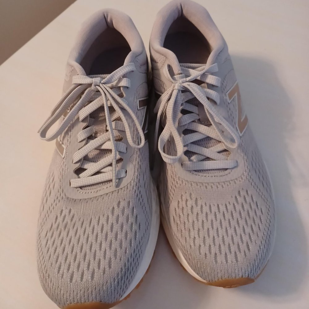 Size 9 New Balance Tennis/Running Shoes